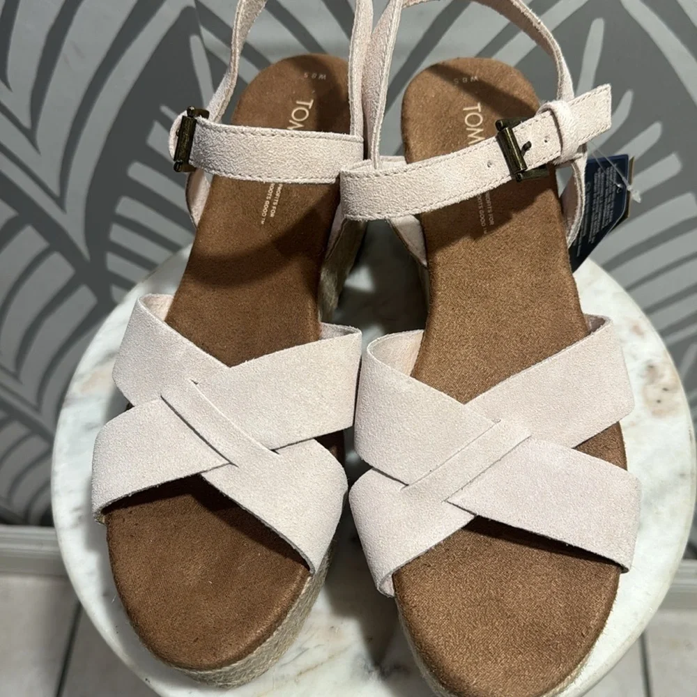 Toms cream wedge sandal size 8.5 New-No Box/Tags